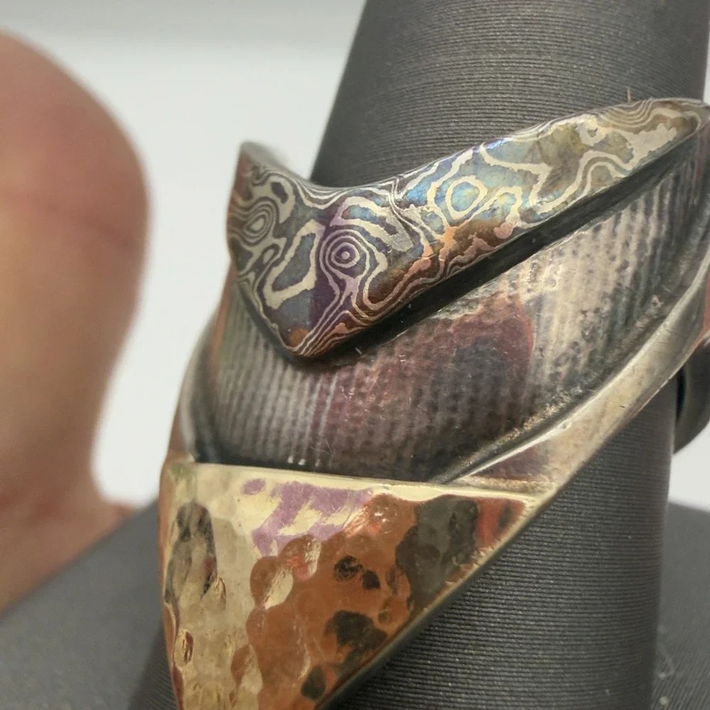 Vtg Custom Made Sterling Damascus Steel Ring Solid 14k Gold Inlay Hammered Read